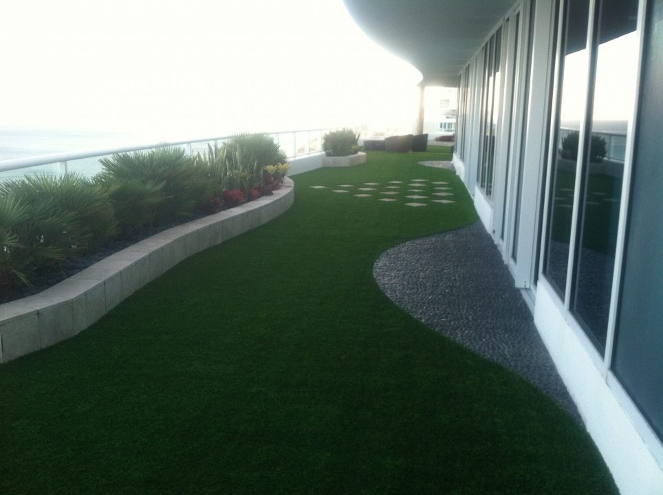 Fake Grass Solutions for Green Rooftops, Terraces and Balconies